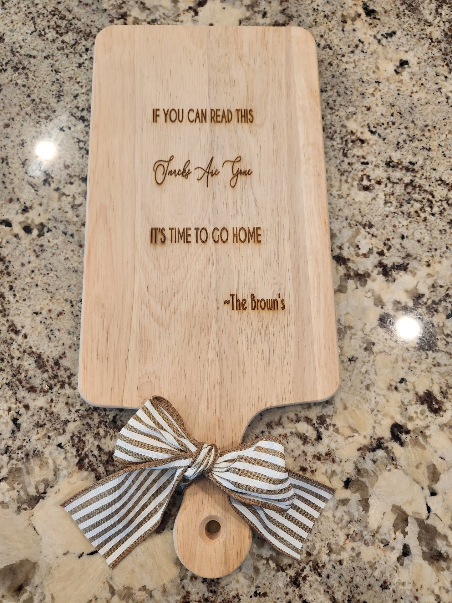 Funny Charcuterie Board Personalized Serving Board with Handle Engraved Cheese Board . If You Can Read This, Snacks Are Gone It's Time To Go Home